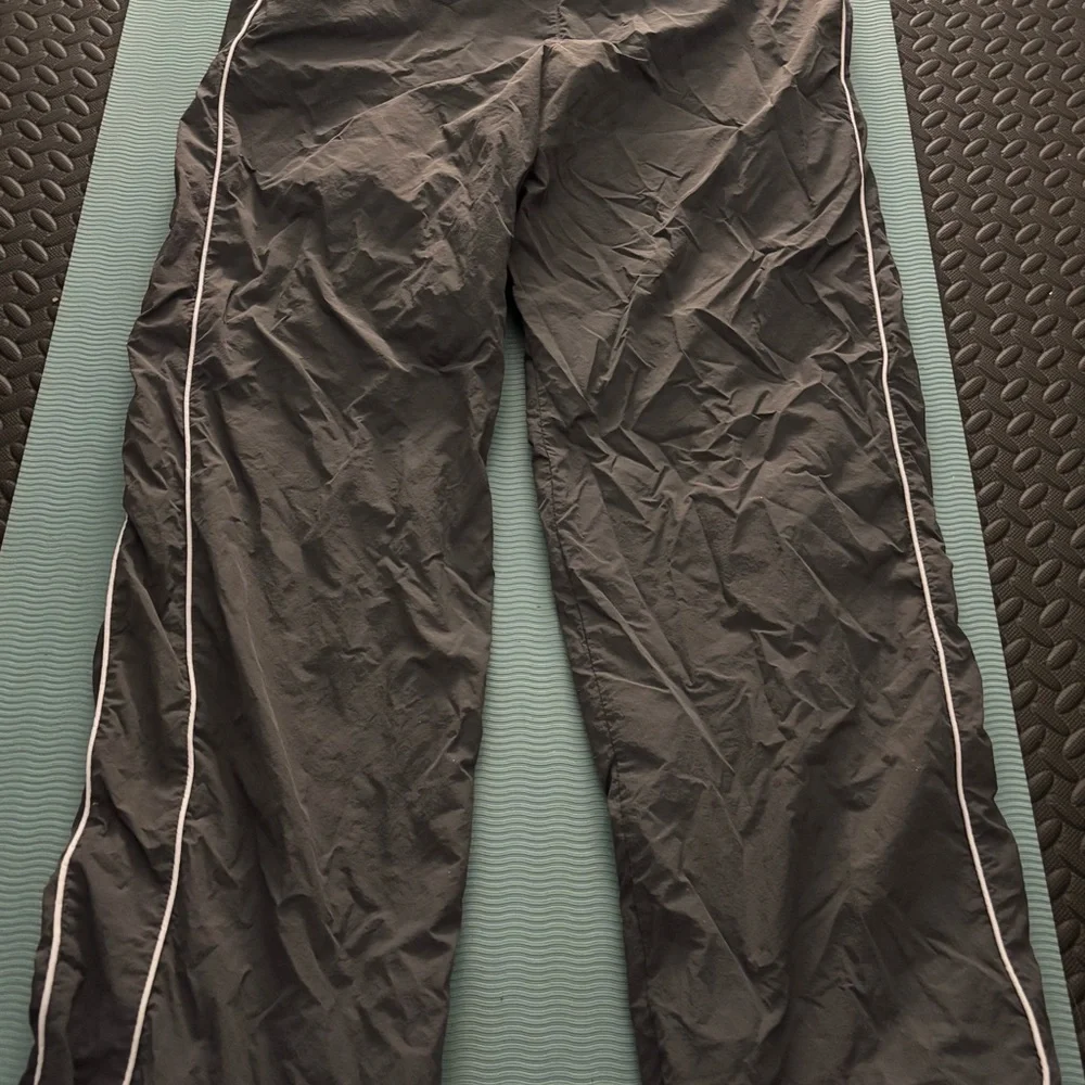 Hollister GRAY baggy track Joggers with White Accent size men’s medium - Picture 3 of 6